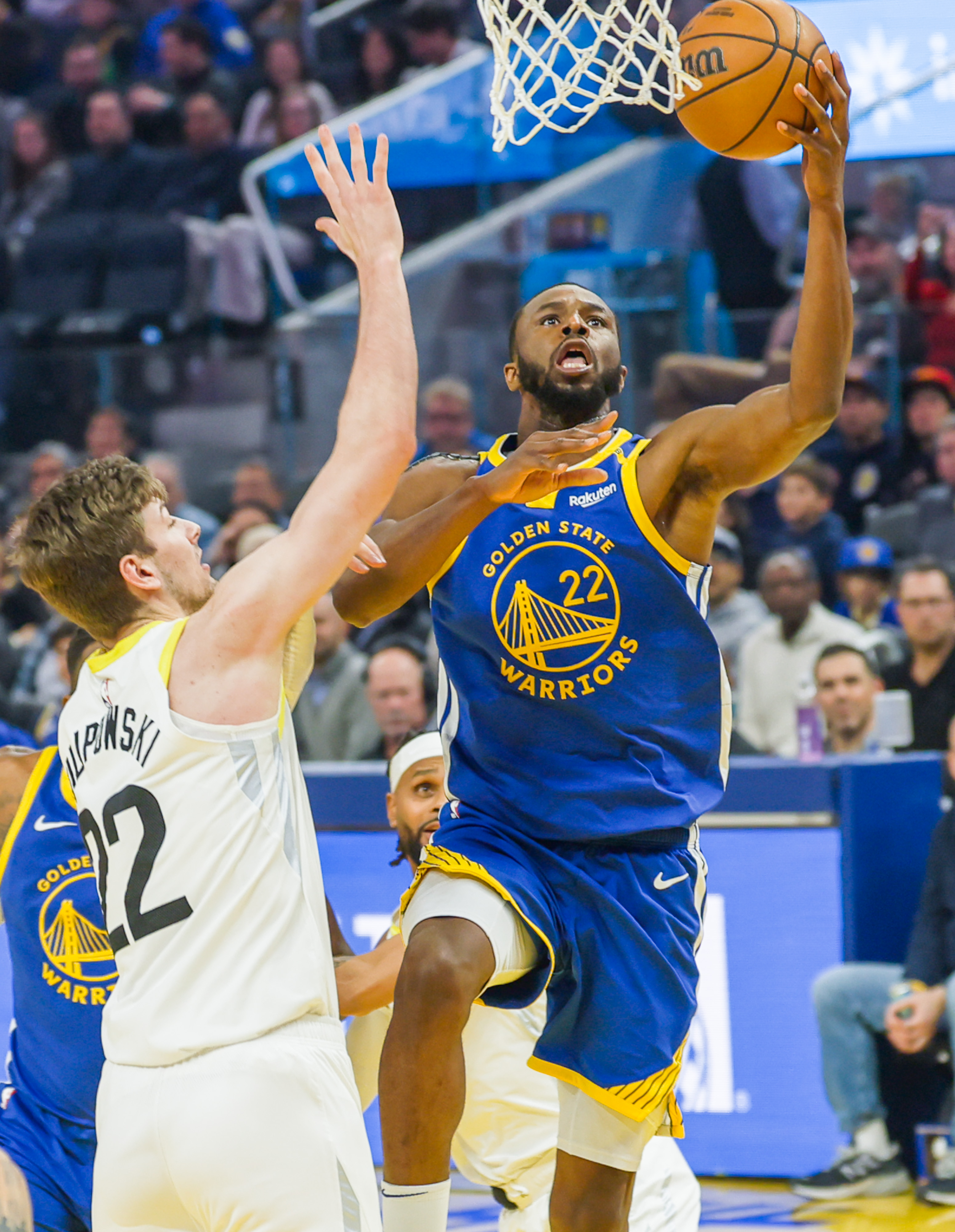 爱游戏娱乐-转折点！金州勇士刷新队史纪录，NBA季后赛转会期攻防权衡，更衣室稳定，高层口径保持一致的简单介绍