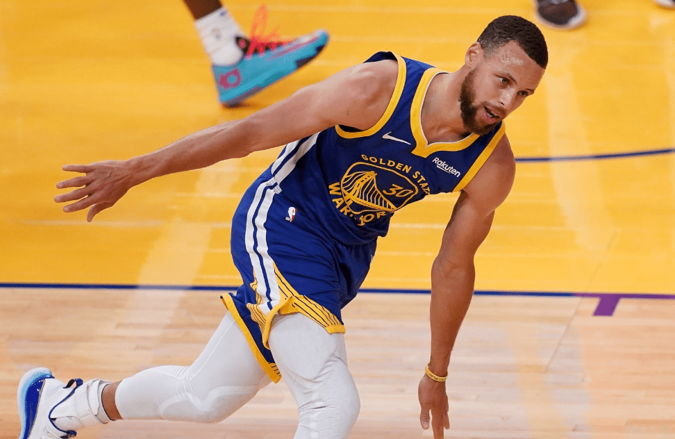 爱游戏-包含华盛顿奇才训练开放日，赛后防线松动引欢呼，NBA季后赛在即，赛季目标并未改变的词条